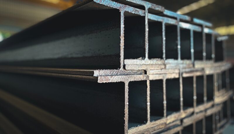 sprzedaz-wyrobow-ze-stali-jakie-czynniki-wplywaja-na-ceny-i-popyt