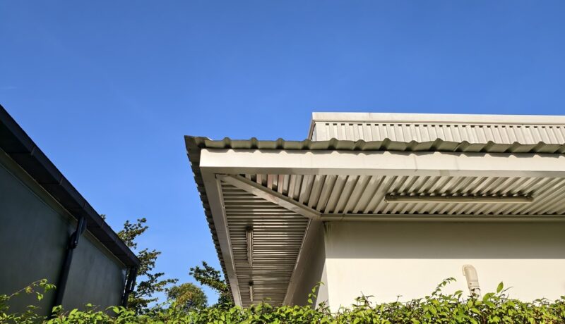 Modern,Building,Roof,Featuring,White,Corrugated,Metal,Sheets,And,Gutter